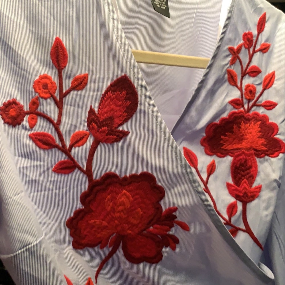 Blouse with Red Embroidery - Picture 5 of 5